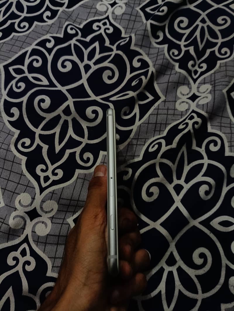 Apple iPhone 8 1