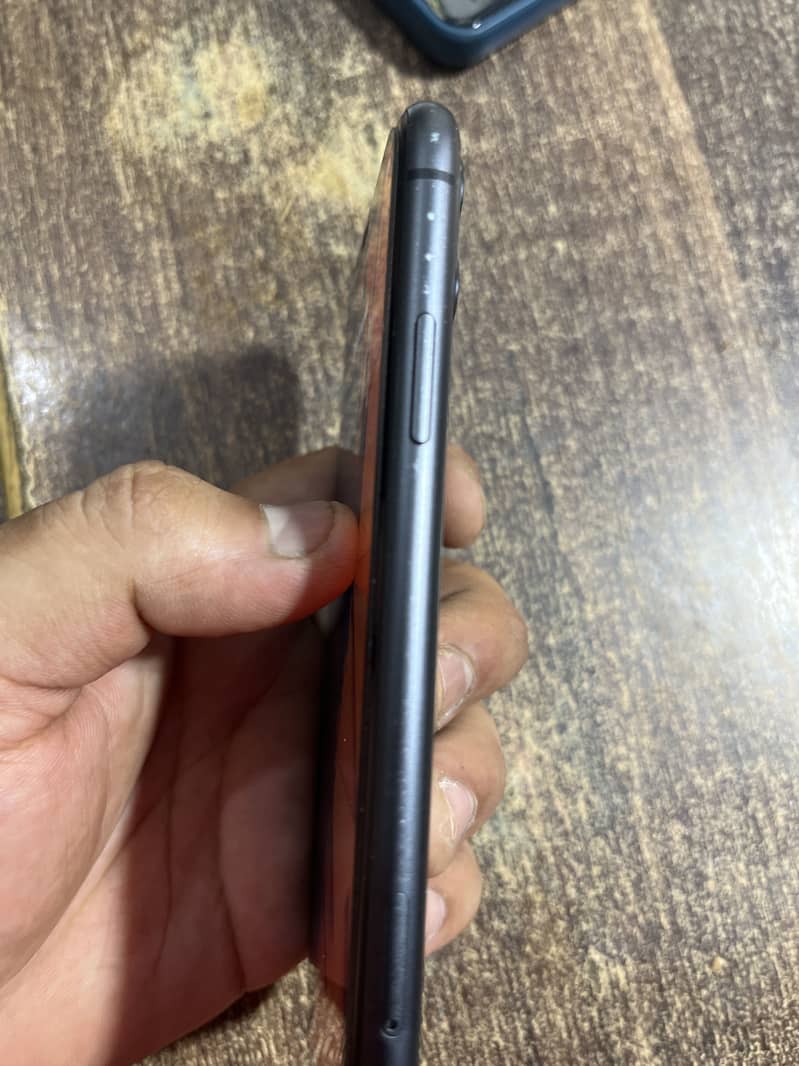 Apple iPhone 11 3
