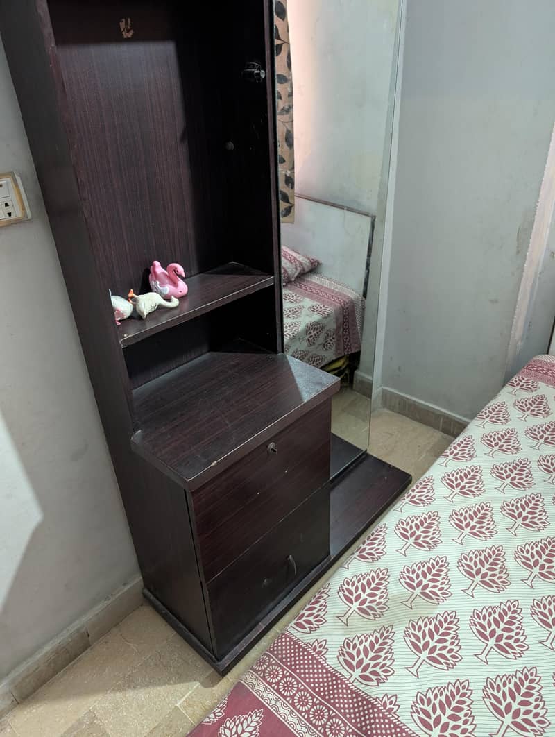 sliding Dressing table with mirror 1