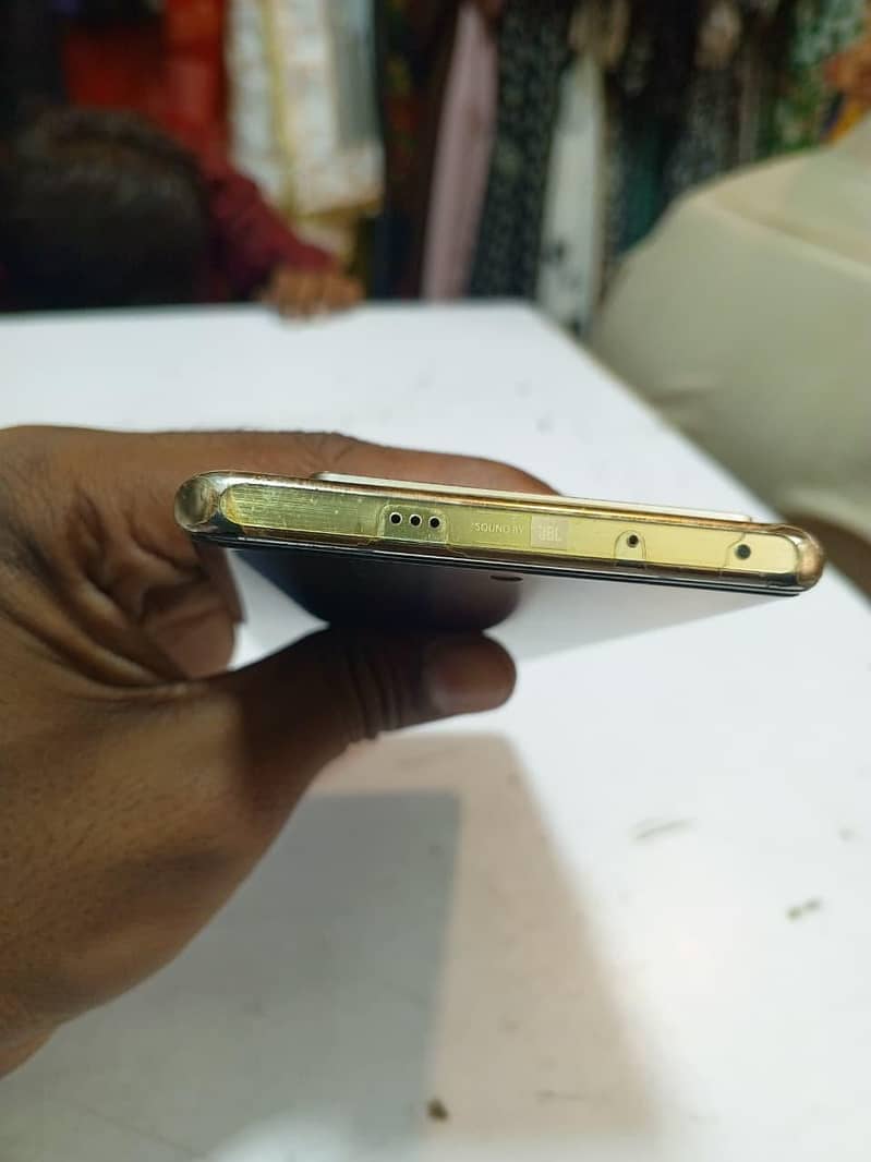 Infinix Note 40 Pro 4