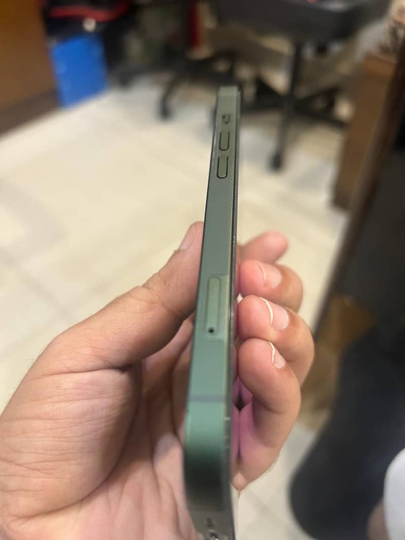Apple iPhone 13 4