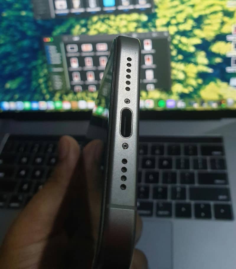 iPhone 15 Pro Max 3