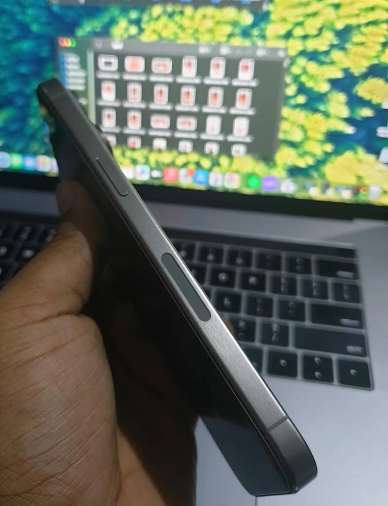 iPhone 15 Pro Max 4