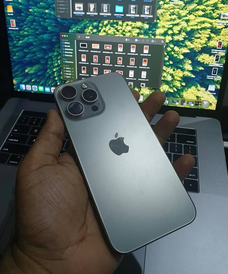 iPhone 15 Pro Max 7