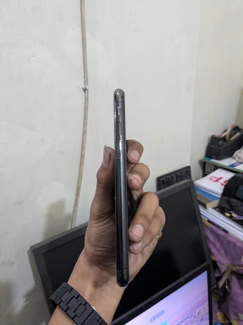 Apple iPhone X 3