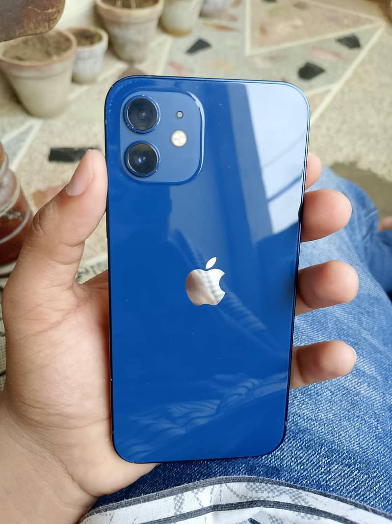 Apple iPhone 12 4