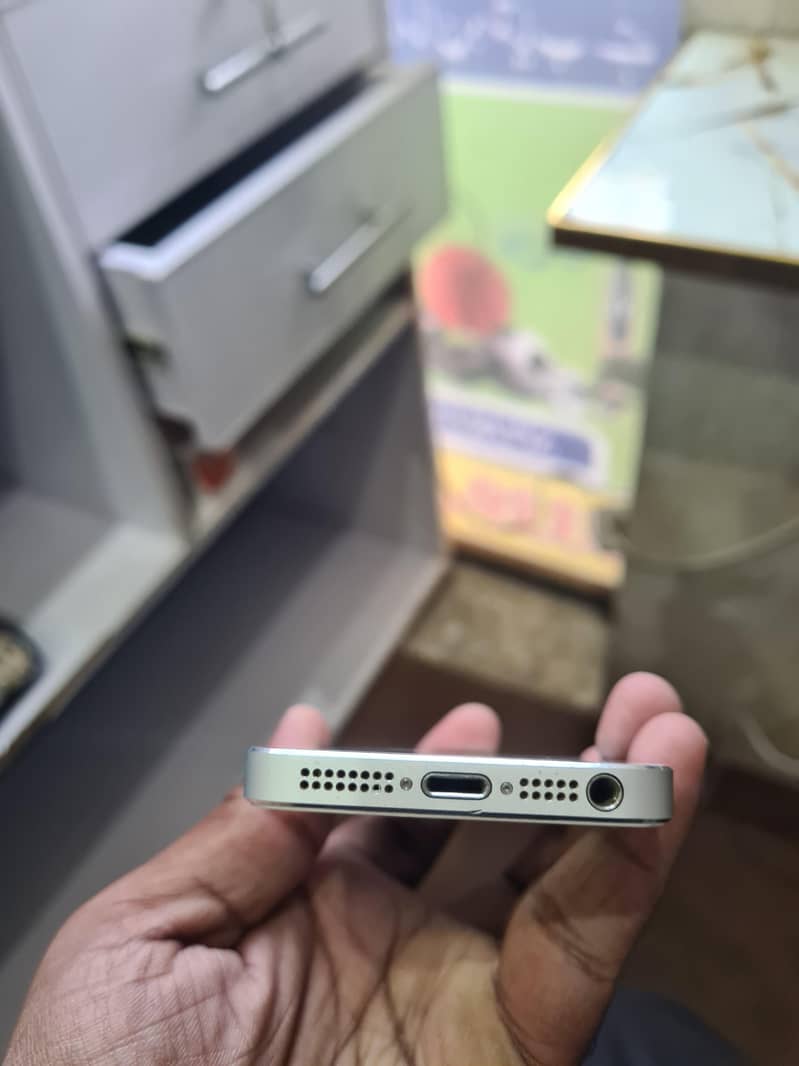 Apple iPhone 5 2