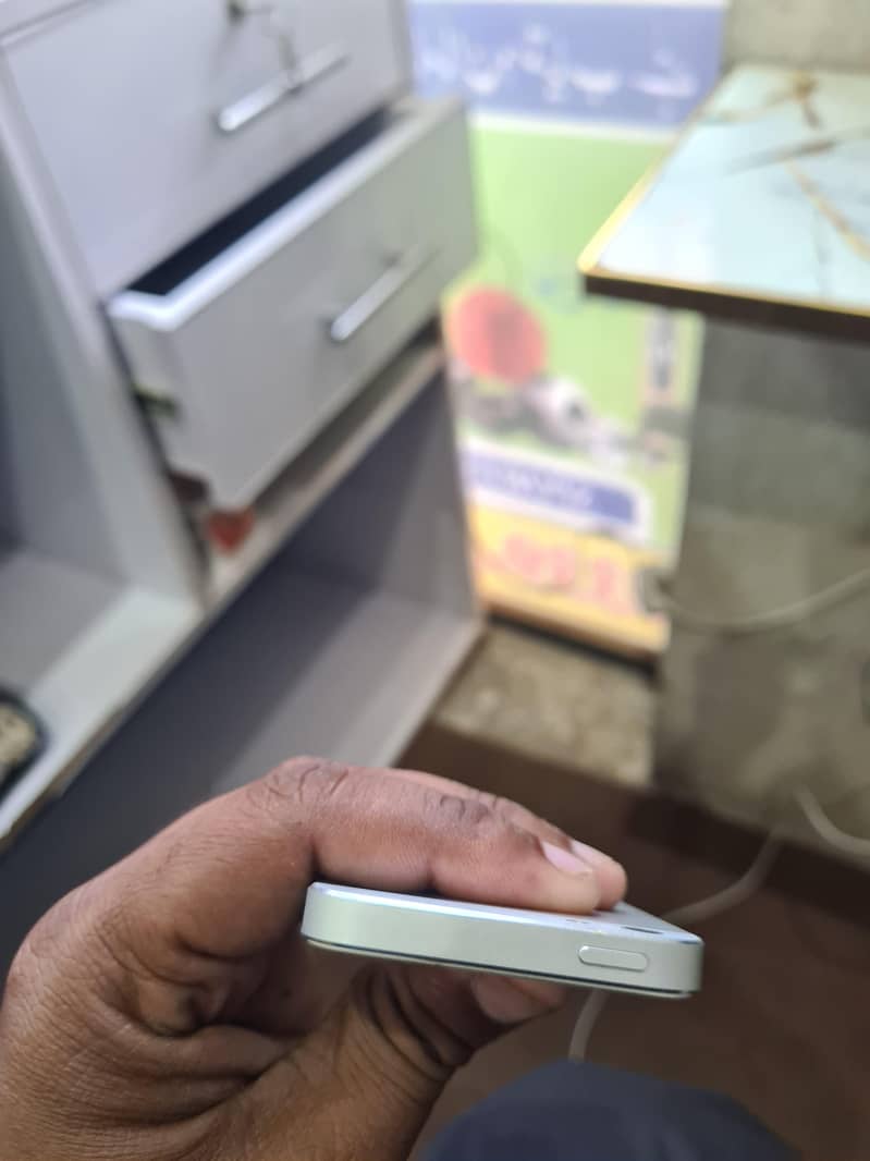 Apple iPhone 5 3