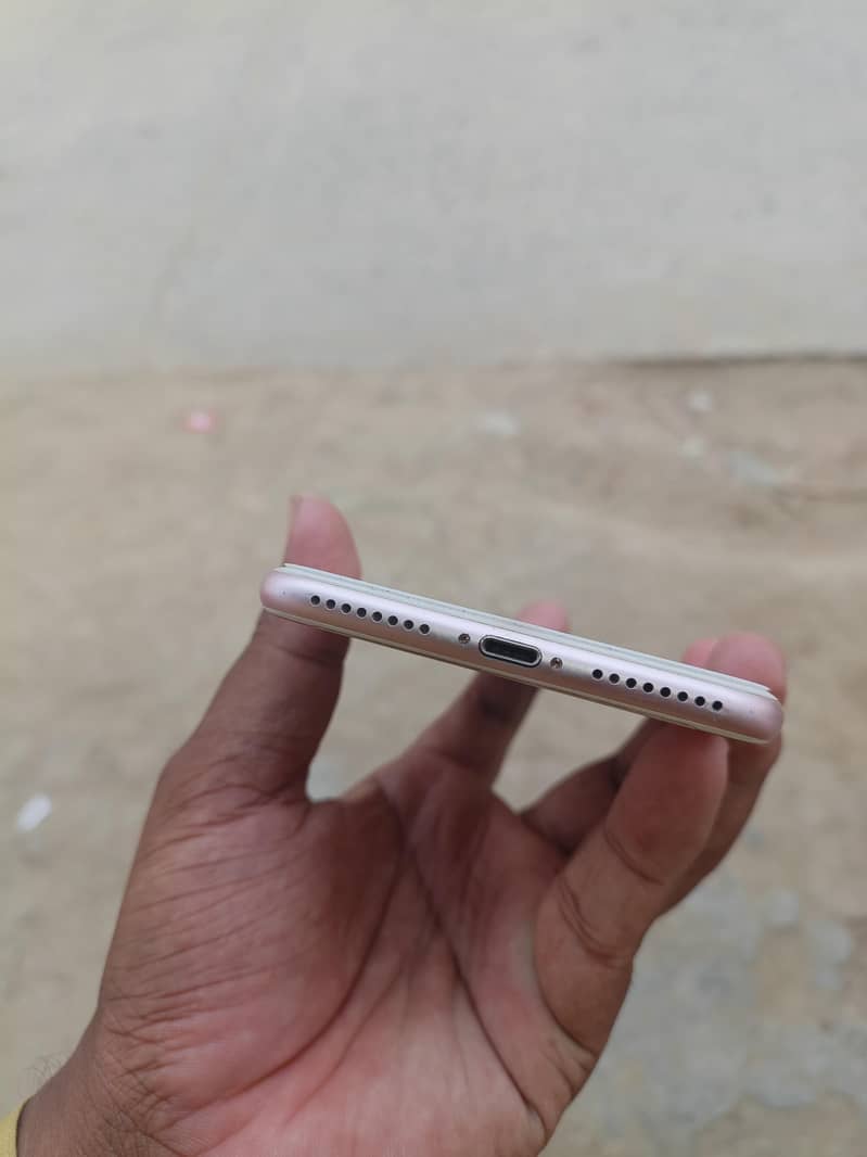 Apple iPhone 7 Plus 2