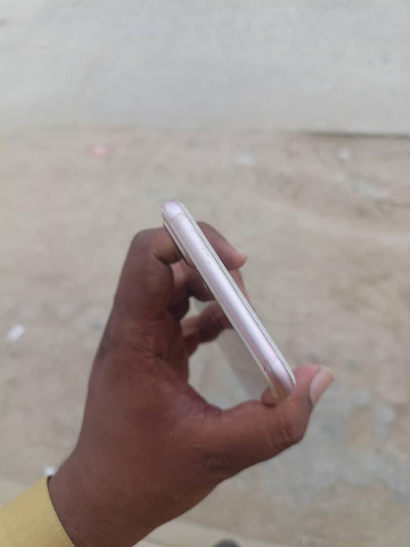 Apple iPhone 7 Plus 4