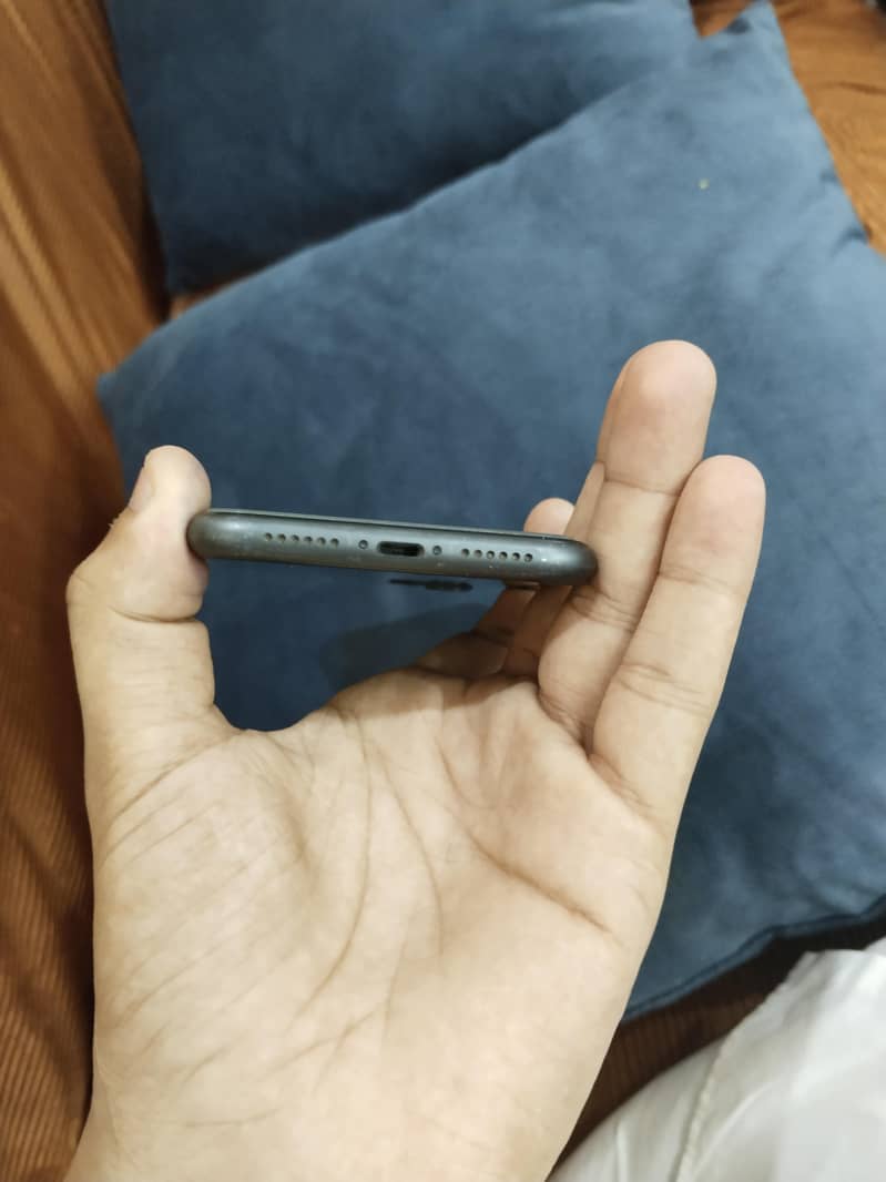 Apple iPhone 11 3