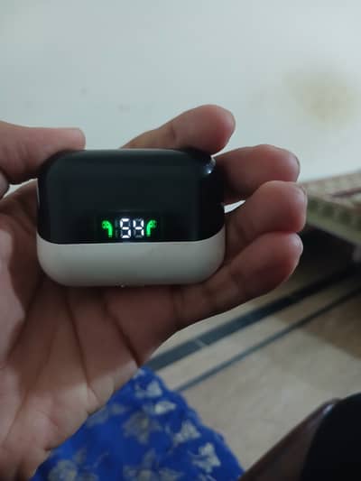 Ad title:  Wireless Bluetooth Earbuds – Stylish Charging Case with