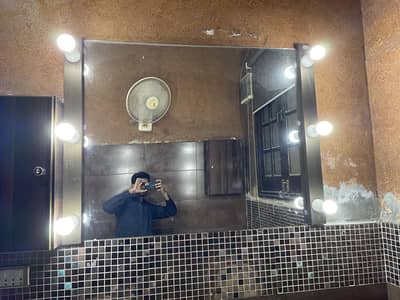 MIRROR VANITY WITH LIGHTS