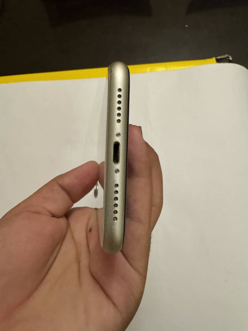 Apple iPhone 11 3