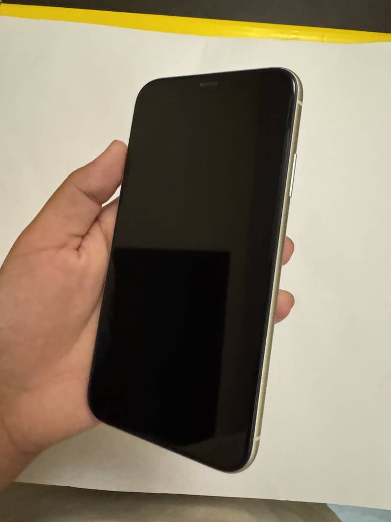 Apple iPhone 11 4