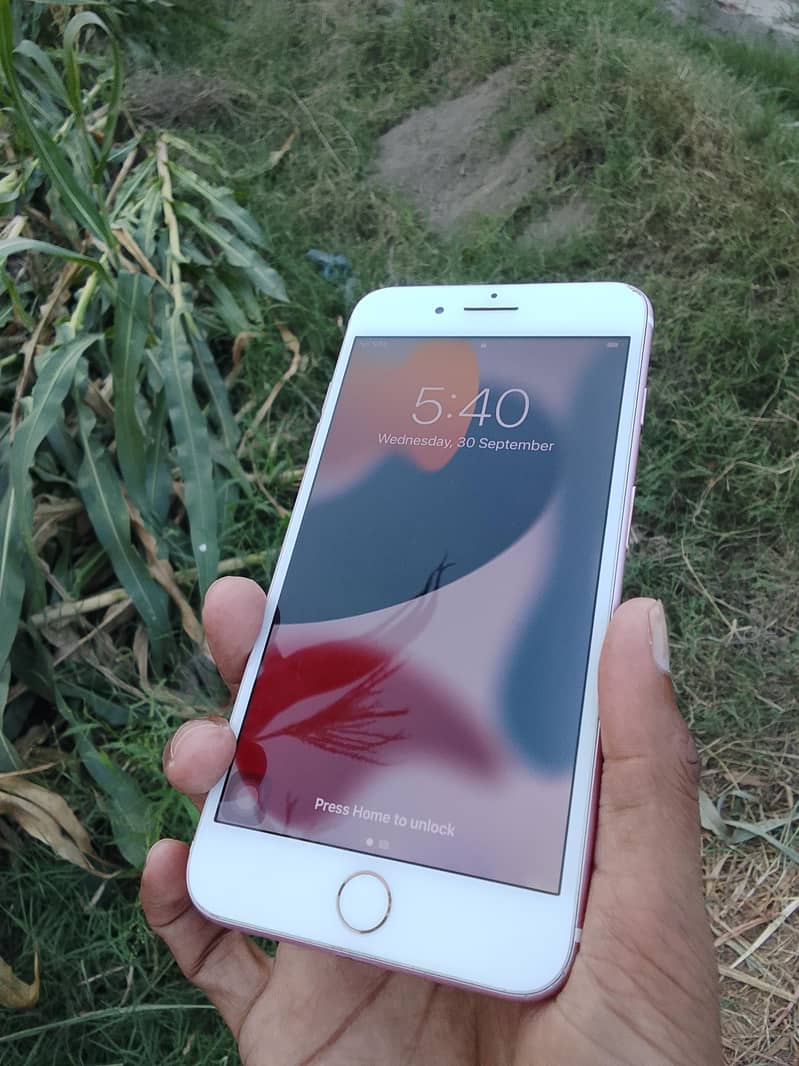 Apple iPhone 7 Plus 0