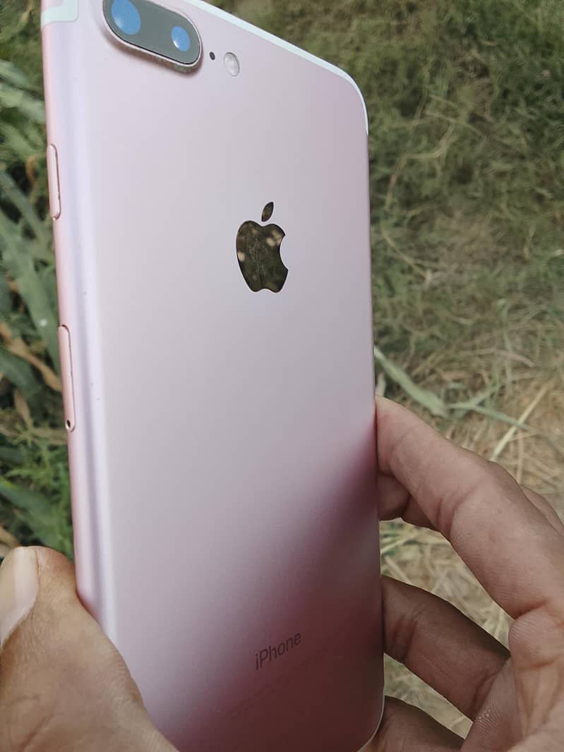 Apple iPhone 7 Plus 1