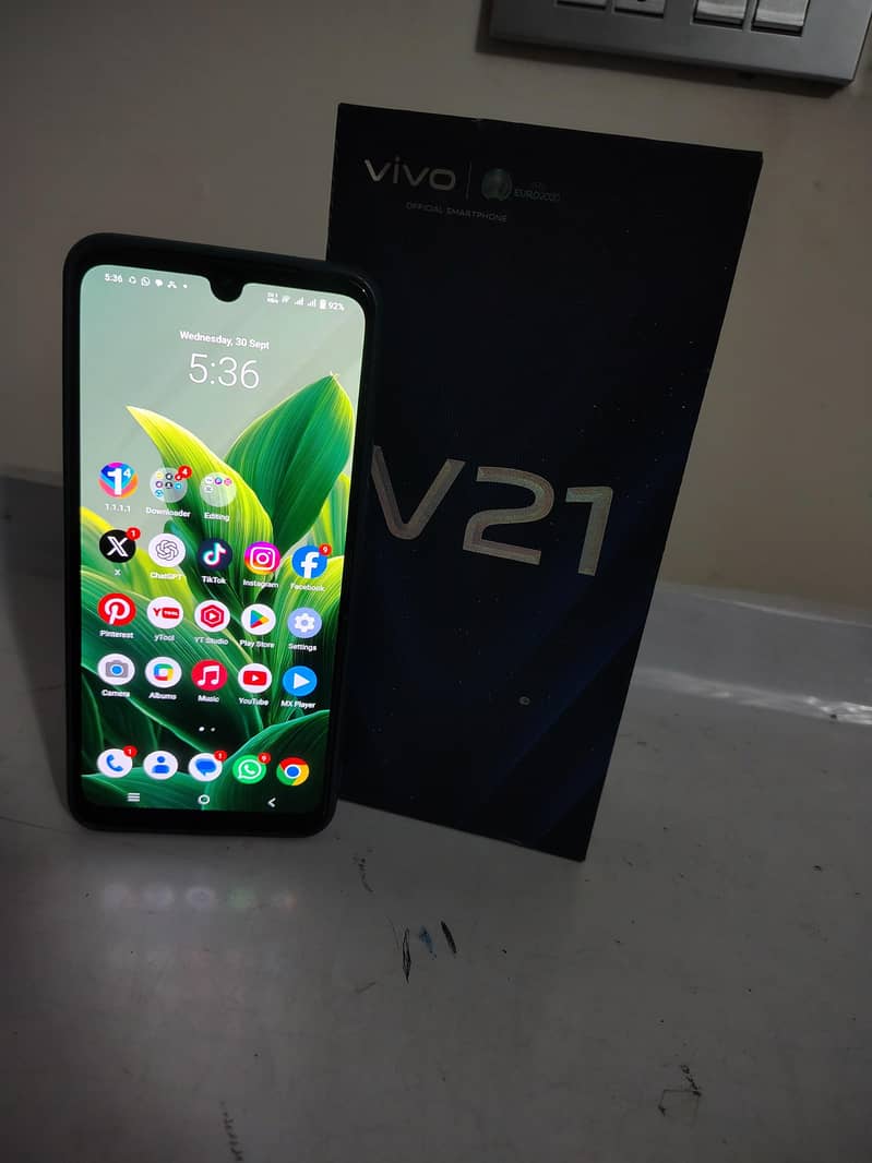 Vivo V21 3