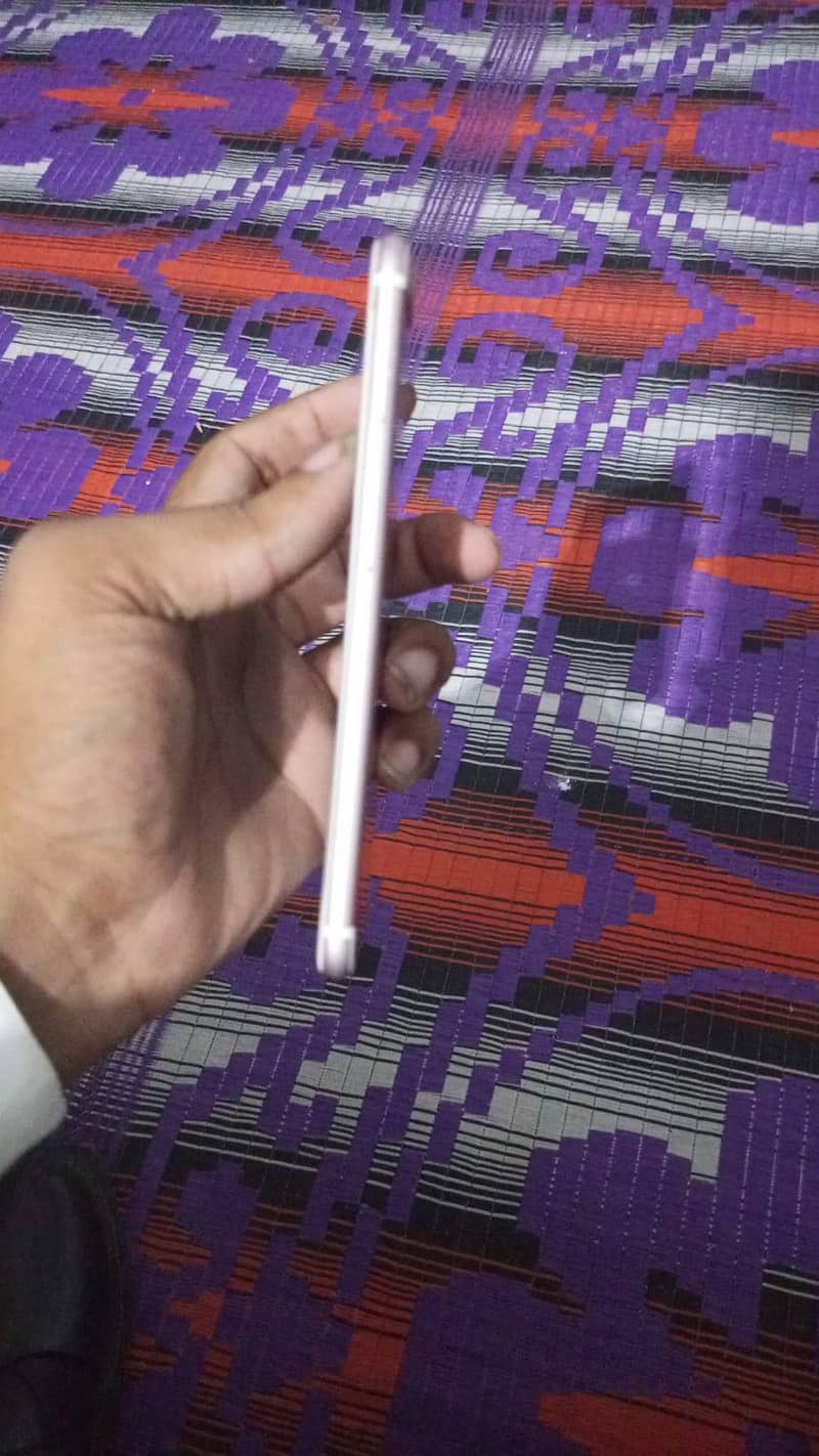 Apple iPhone 7 Plus 0