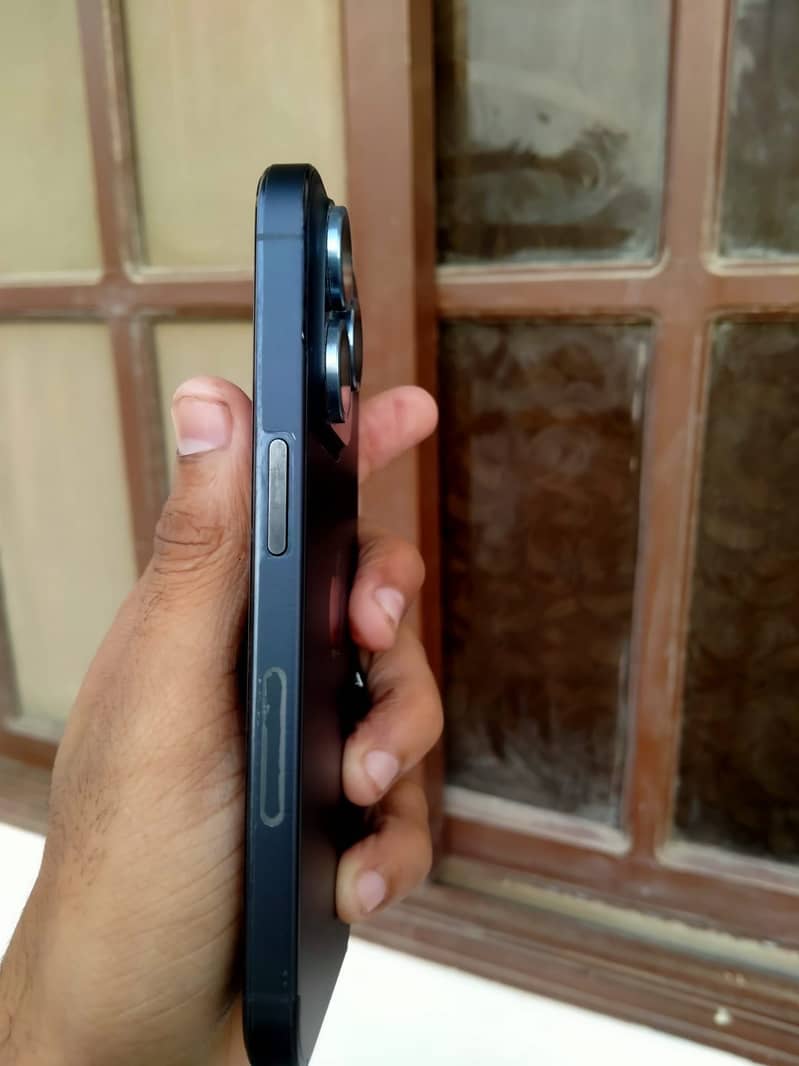 Apple iPhone 15 Pro 1