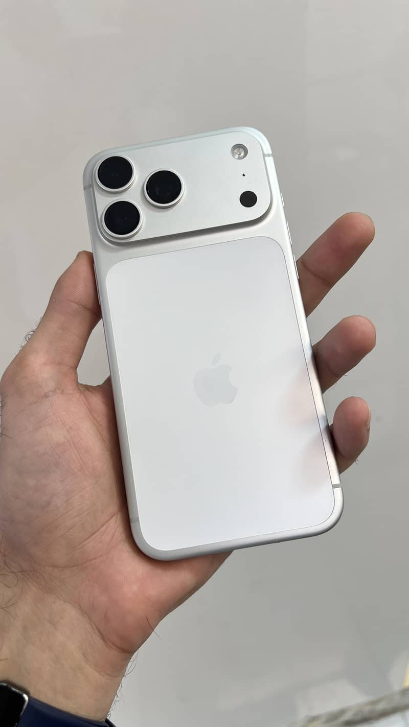 Apple iPhone 17 Pro Max 2