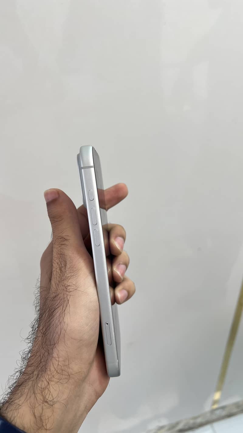 Apple iPhone 17 Pro Max 4