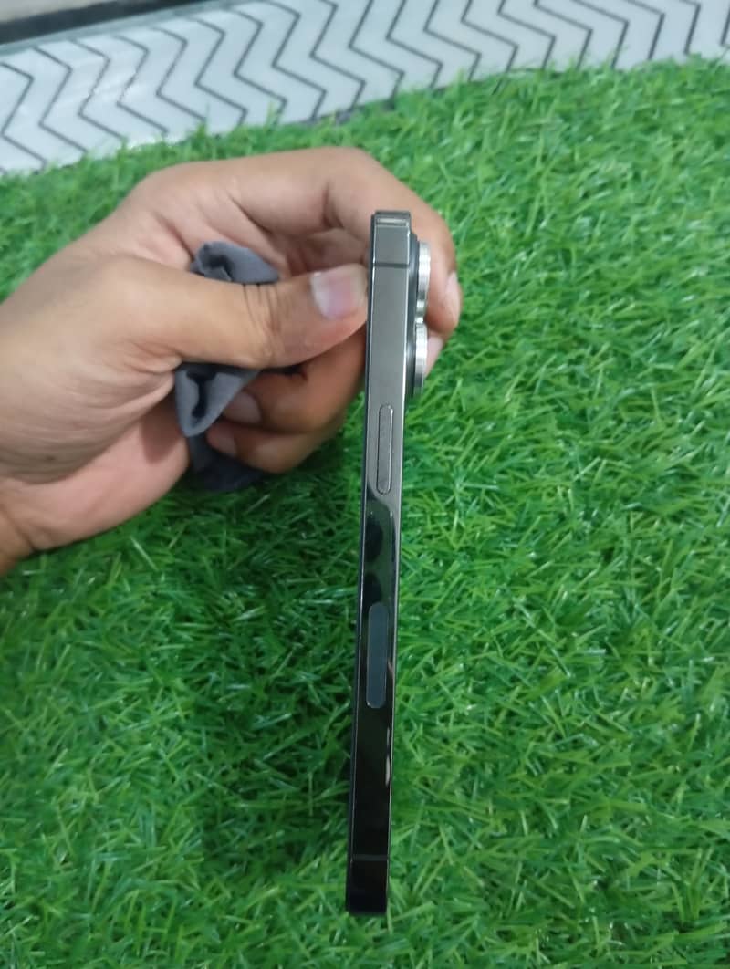 iPhone 13 Pro JV 3