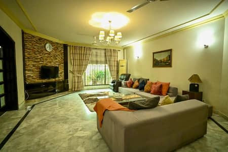 A Beautiful 2 Kanal House Furniture Or Unfurnished Available For Rent