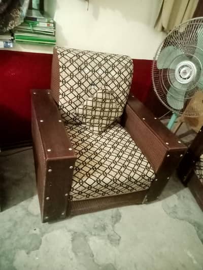 Beautiful Sofa Set for Sale – Good Condition