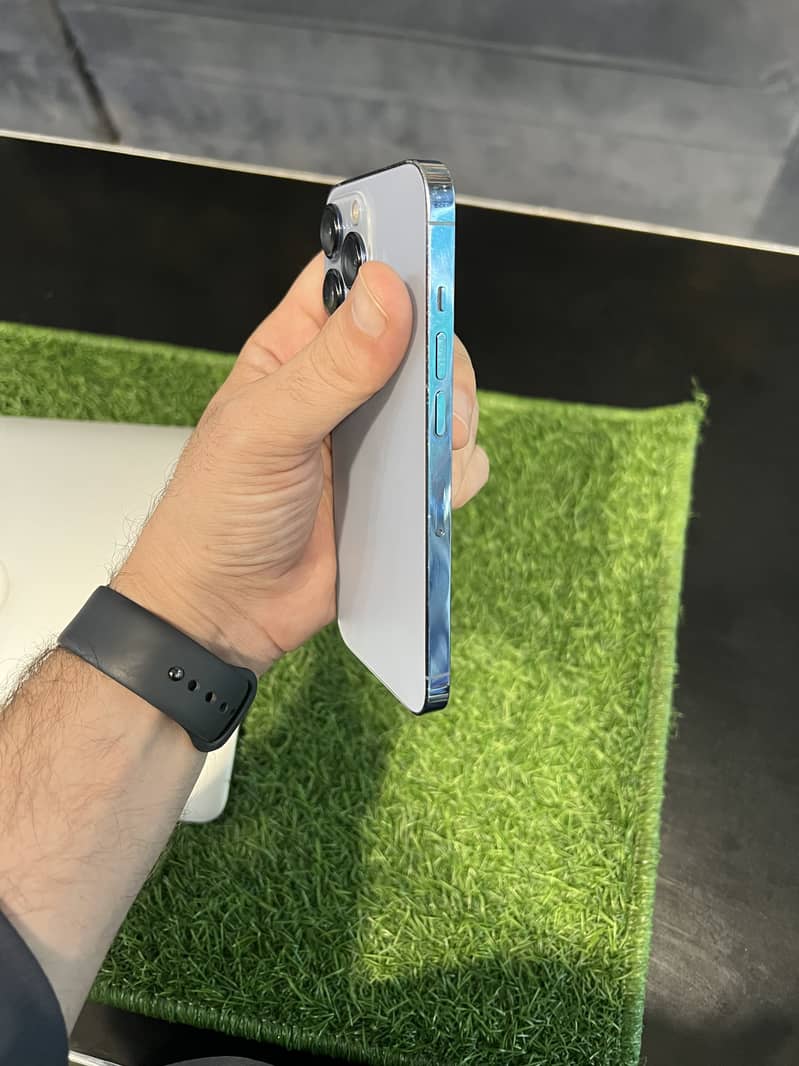 Apple iPhone 13 Pro 1