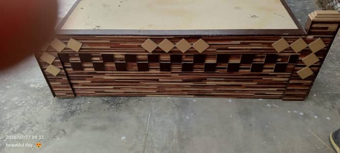 single wooden bed