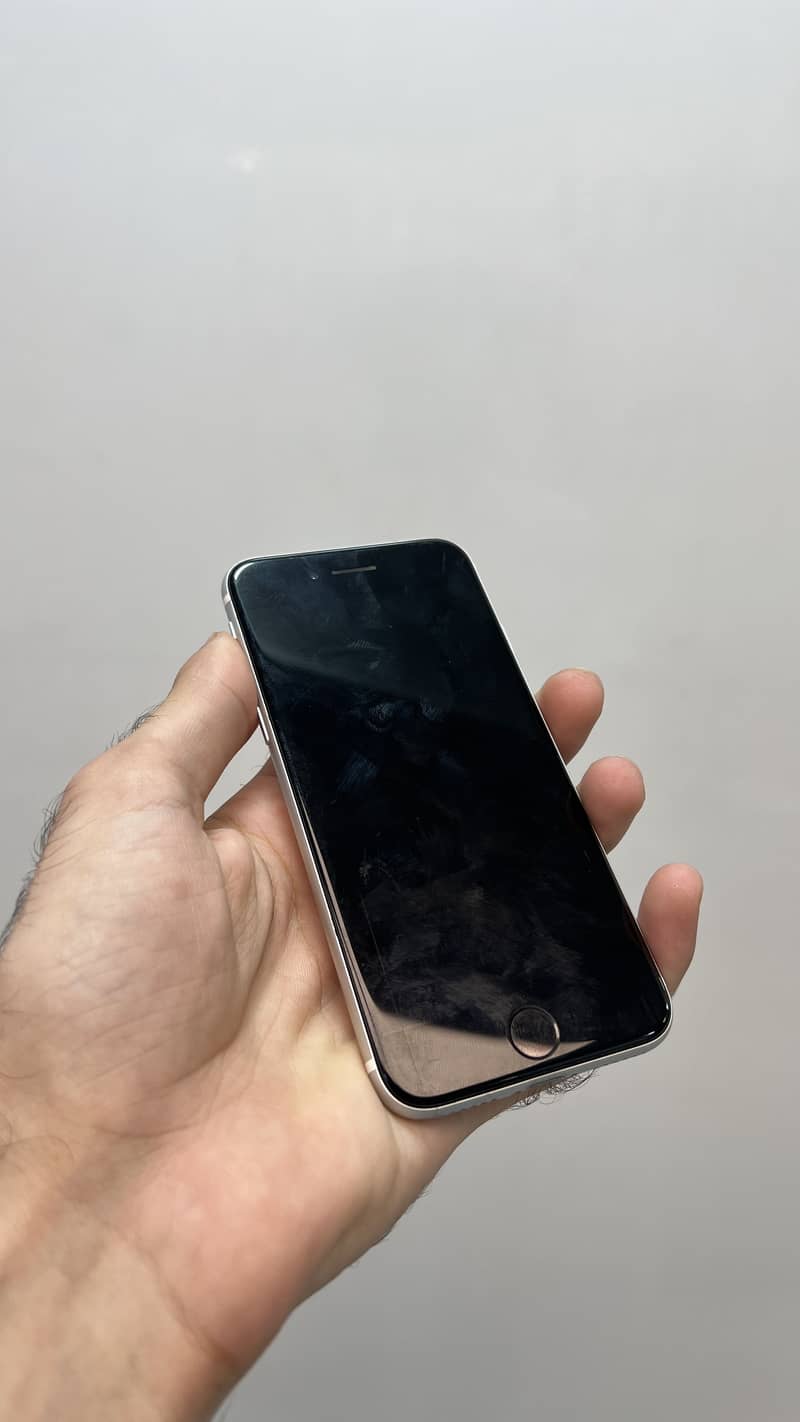 Apple iPhone SE 3