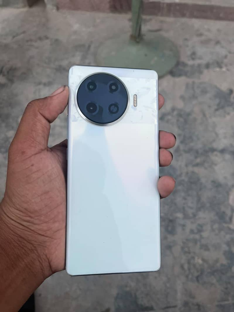Tecno Spark 20 Pro Plus 3