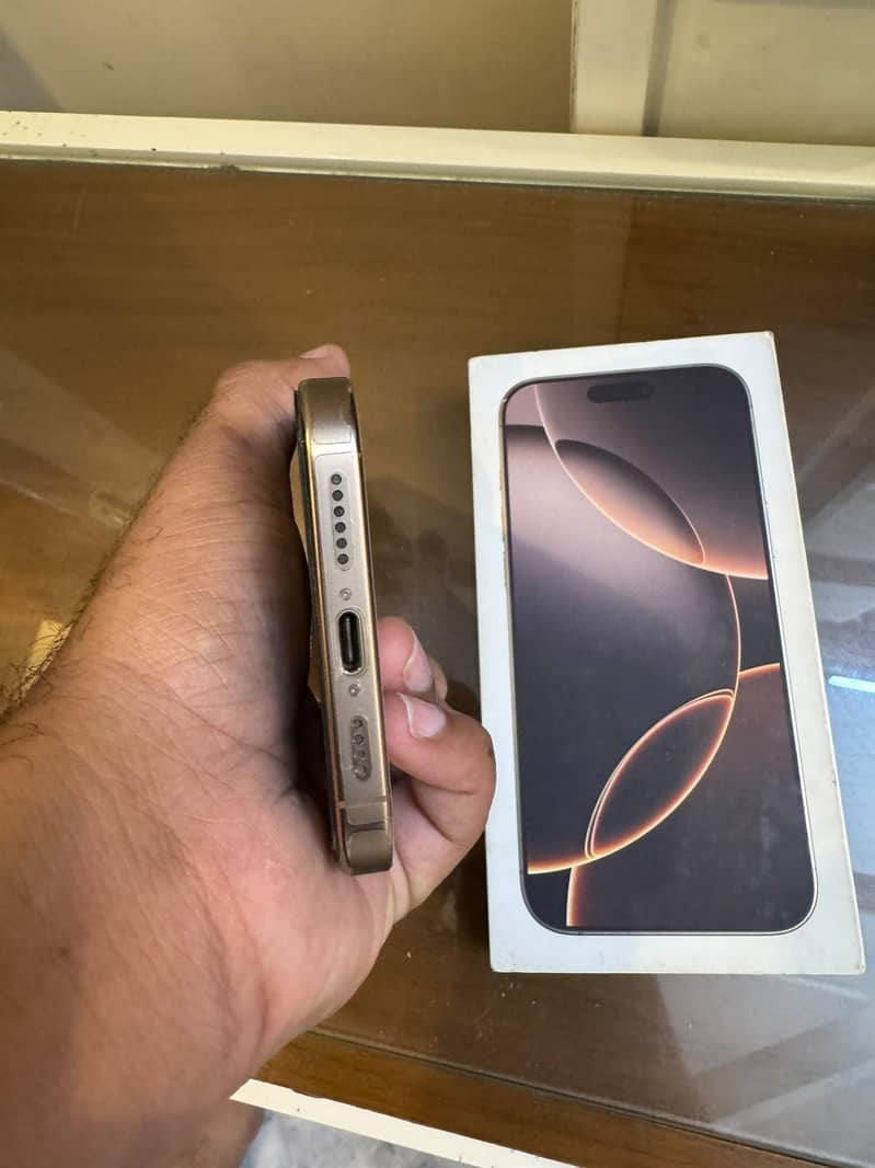 Apple iPhone 16 Pro Max 2