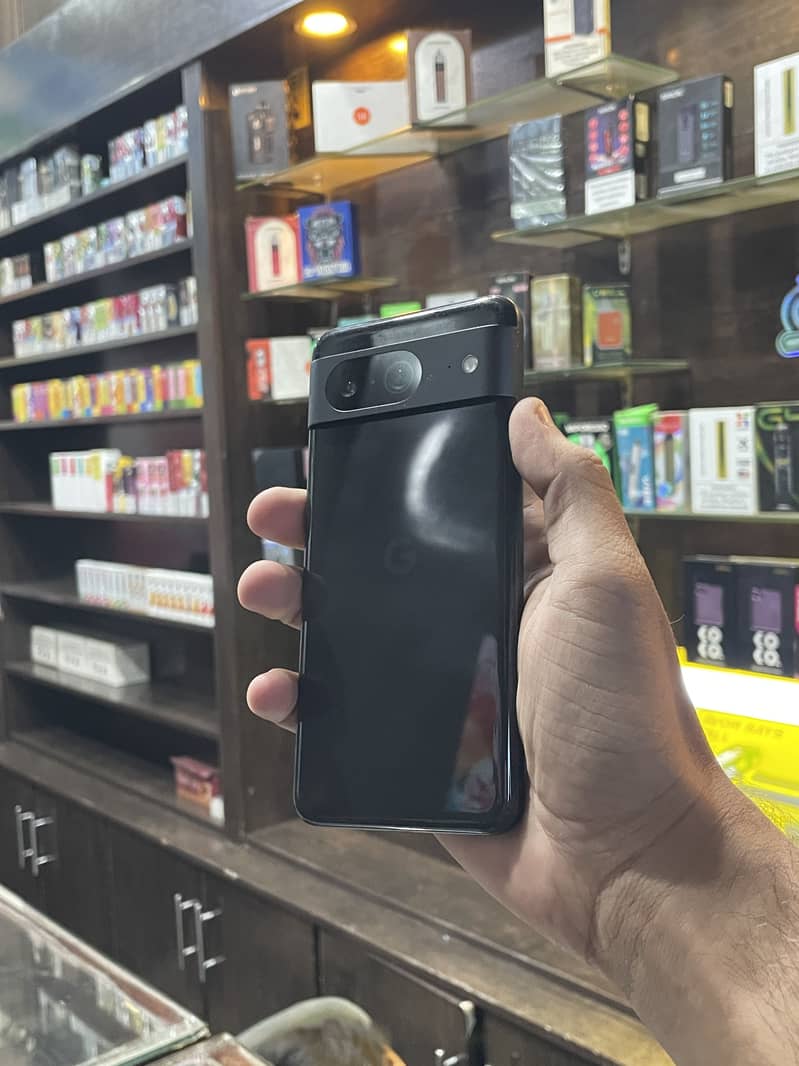 Google Pixel 8 4
