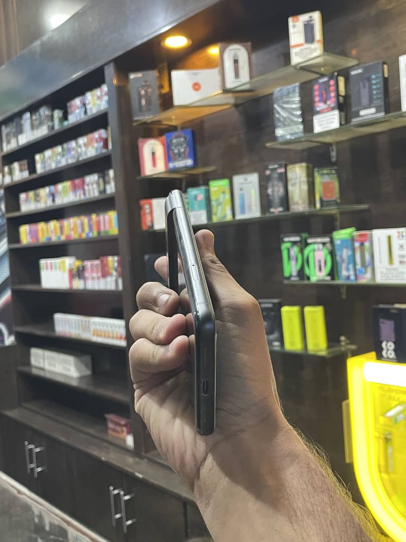 Google Pixel 8 6