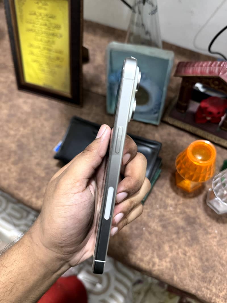 Apple iPhone 15 Pro Max 2