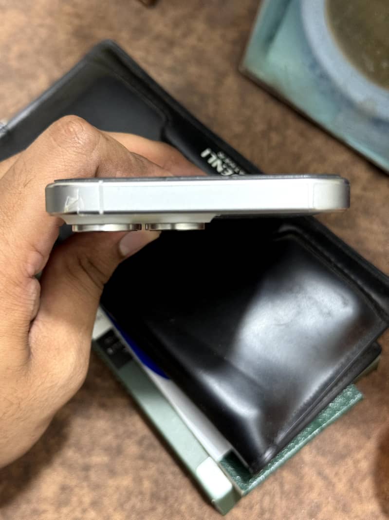 Apple iPhone 15 Pro Max 5