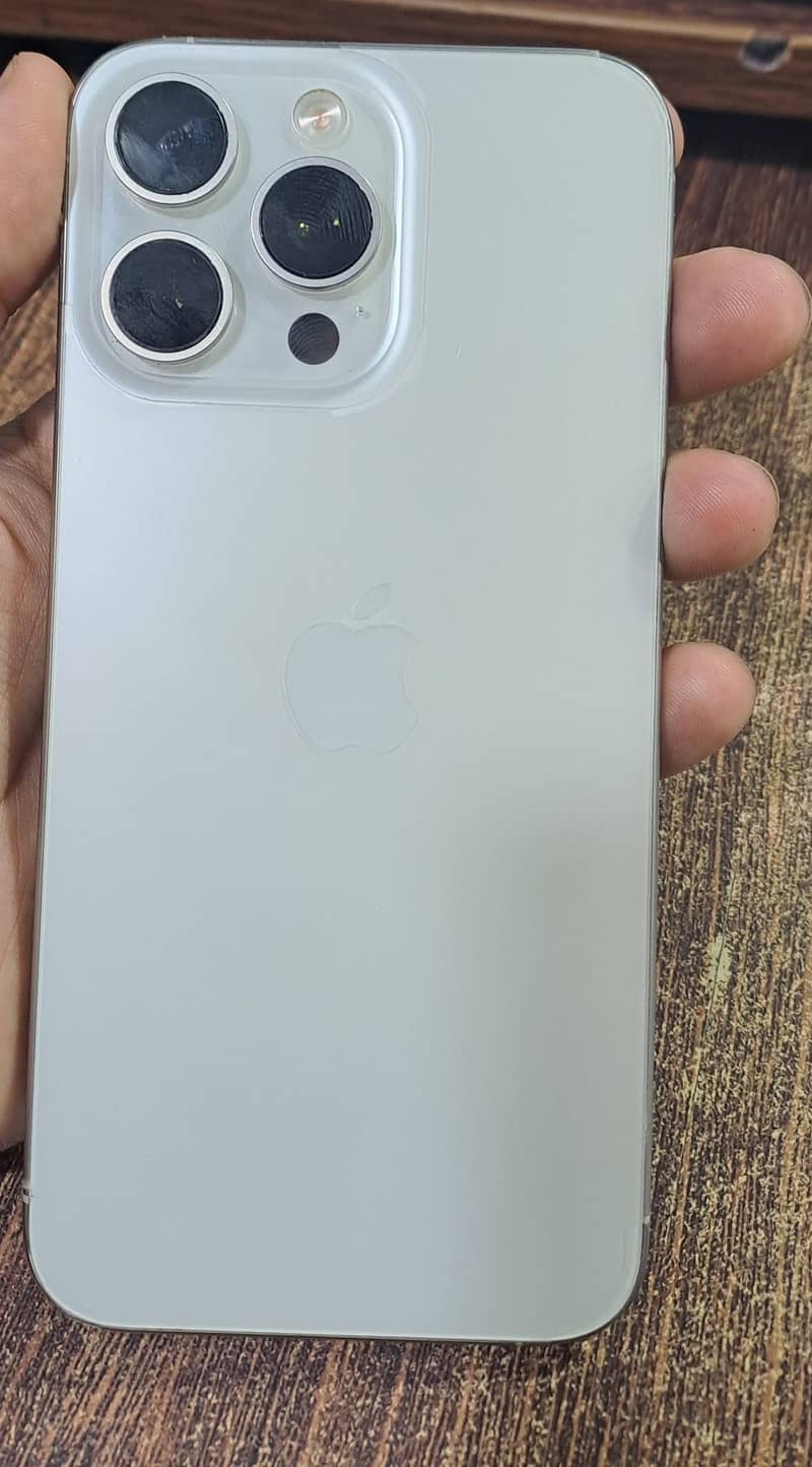 Apple iPhone 15 Pro Max 1