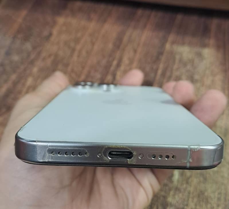 Apple iPhone 15 Pro Max 5