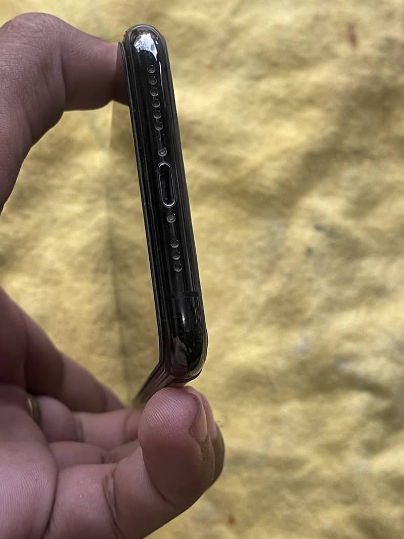 Apple iPhone 11 Pro 2
