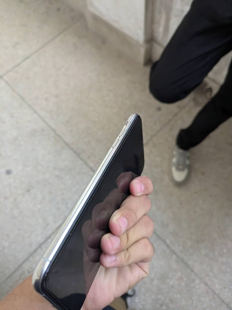 Apple iPhone XS Max 1