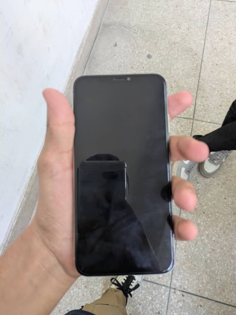 Apple iPhone XS Max 5