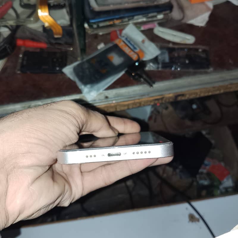 Apple iPhone 13 1