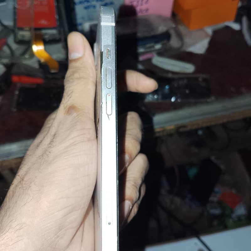 Apple iPhone 13 2