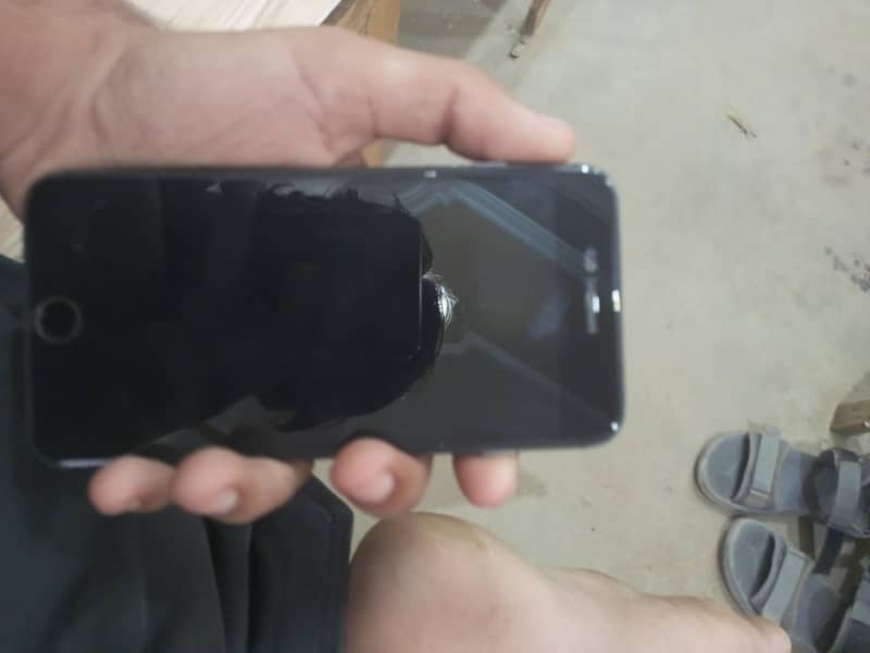 Apple iPhone 8 Plus 1