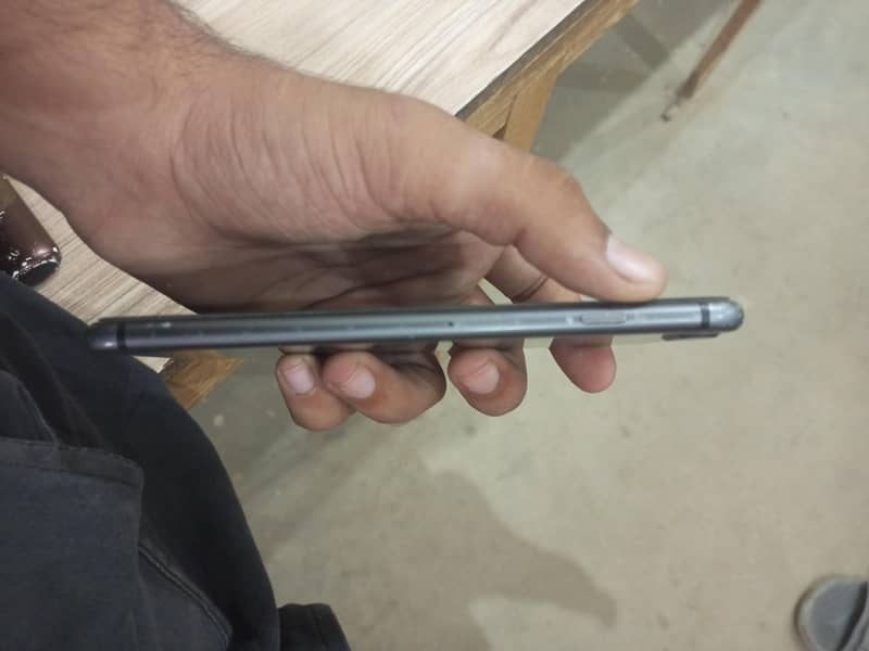 Apple iPhone 8 Plus 4