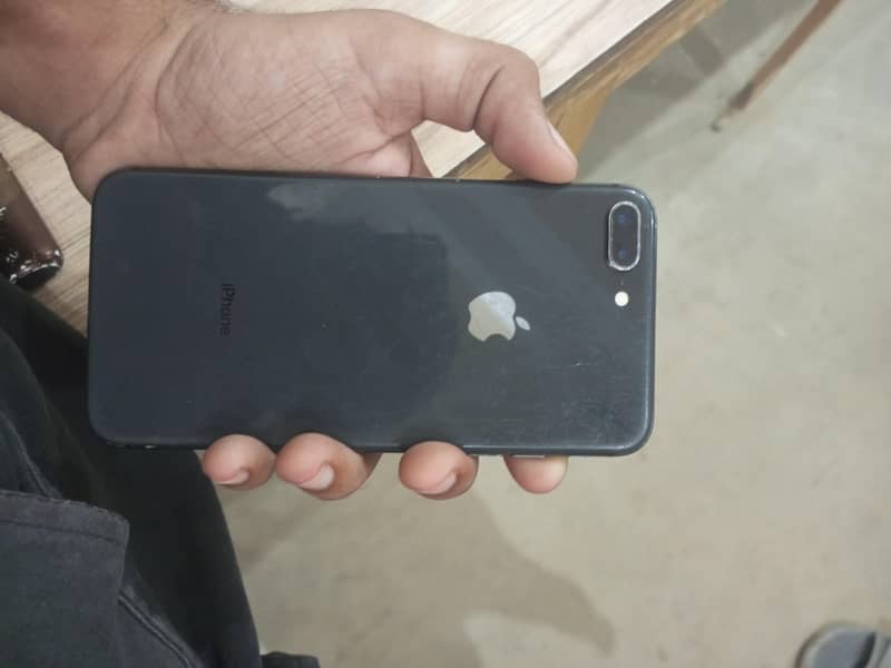 Apple iPhone 8 Plus 5