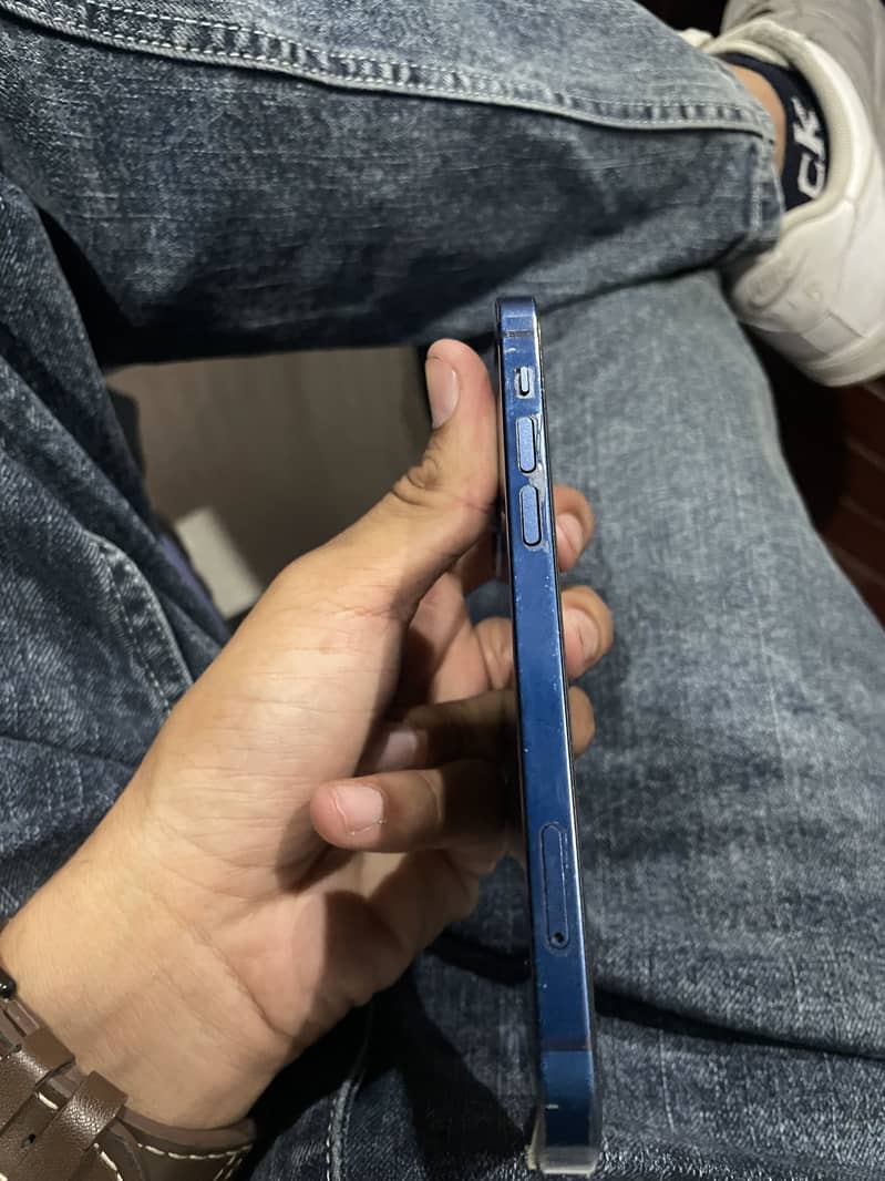 Apple iPhone 12 6