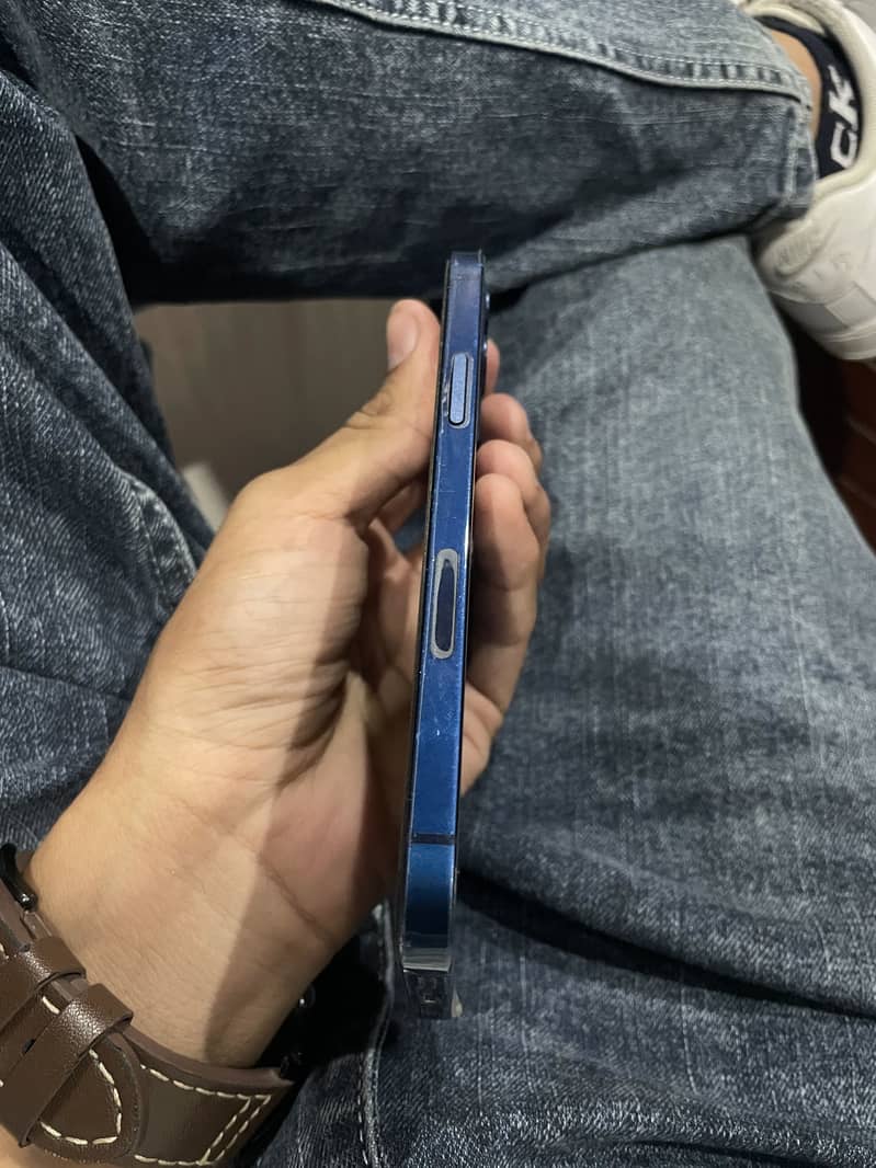 Apple iPhone 12 9